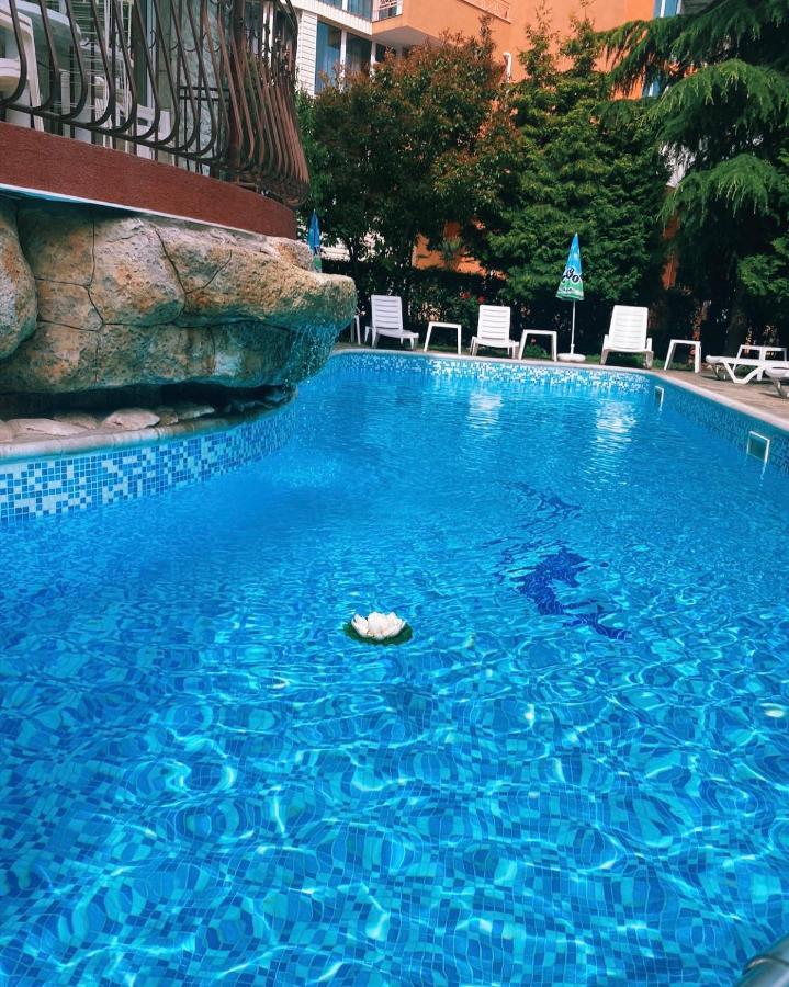 Hotel Dolphin Равда Экстерьер фото