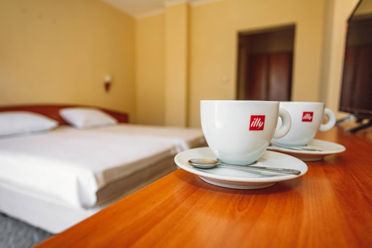 Hotel Dolphin Равда Экстерьер фото