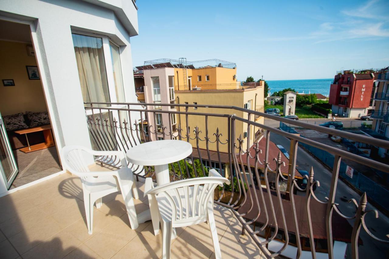 Hotel Dolphin Равда Экстерьер фото