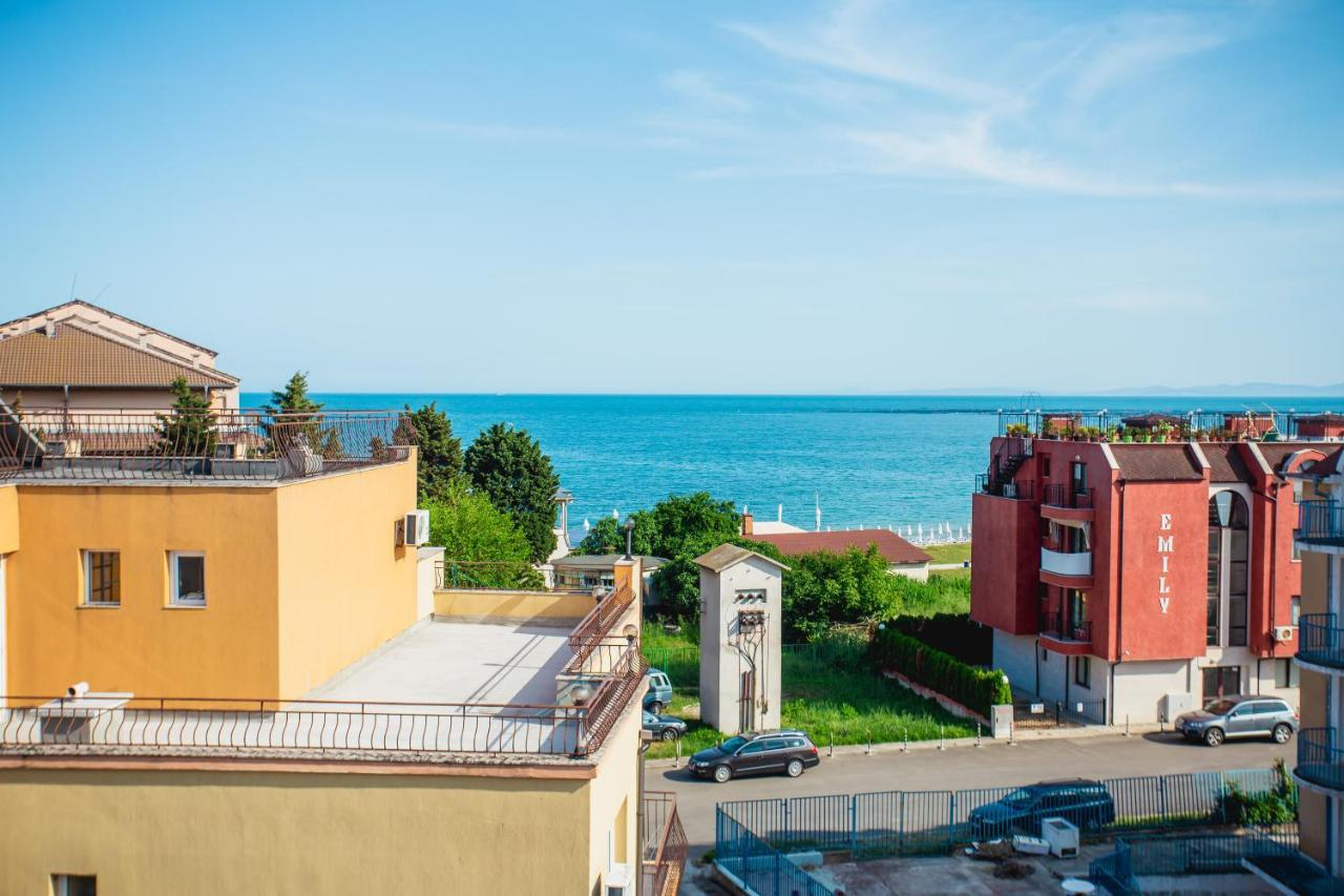 Hotel Dolphin Равда Экстерьер фото